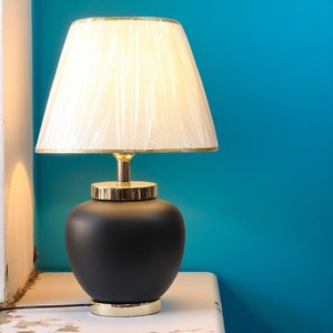 Lámpara de mesa de cerámica moderna Lámpara decorativa elegante para oficina Dormitorio Hogar - Product Image 3