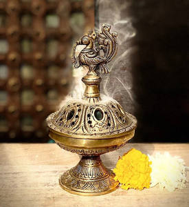 Antique Style Brass Eco-Friendly Sandalwood Durable <b>Incense</b> <b>Burner</b> Hanging Censer for Religious Use Indian <b>Chinese</b> Regional - Product Image 1
