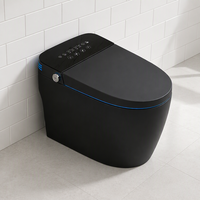 Toilette intelligente entièrement automatique avec chasse d'eau par capteur au pied et ouverture automatique du couvercle, salle de bain moderne