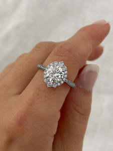 Diseño de lujo 18K Oro sólido Redondo Corte brillante Solitario Laboratorio Crecido Anillos de diamantes Anillos de compromiso de boda finos personalizados - Product Image 3