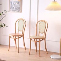 Chaise de salle à manger pivotante Sonett en bois massif avec dossier en rotin, style nordique, usage commercial, intérieur