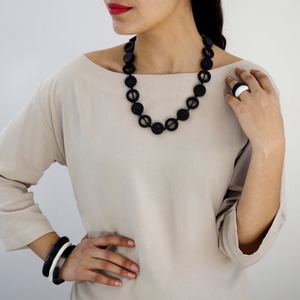 Wholesale Price New Brown Resin Beads Necklace Women Exclusive Premium Oval Shape Green Brown Jewellery Fashion Beaded Necklaces - Product Image 6