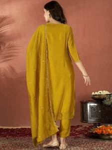 Salwar Kameez en soie Rangoli moderne et de qualité supérieure pour les mariages, avec broderie sur toute la longueur, bordure en piping Butta, réversible, toutes saisons - Product Image 4