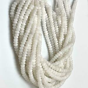 Perles de pierres précieuses en quartz blanc naturel Collier de perles en forme de rondelle lisse Perles de pierres précieuses naturelles de haute qualité pour la fabrication de bijoux - Product Image 3