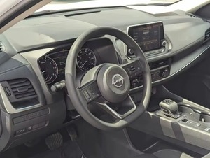 Nissan Rogue S FWD 2024 certifié, propre et peu utilisé, conduite à gauche, boîte automatique, intérieur cuir foncé, turbo, électrique, ACC - Product Image 2