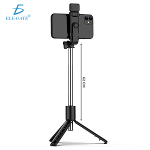 Bastone per selfie professionale con telecomando e design a treppiede per selfie pratici - Product Image 2
