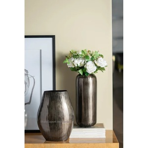 Meilleure vente de vases à fleurs martelés en métal de couleur dorée rustique fini or pour la maison salon porte-fleurs décoratif - Product Image 3