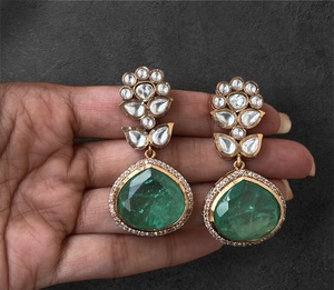 Pendientes de moissanita de calidad premium a la moda, aspecto hermoso, perfecto para ropa de boda y ropa tradicional para mujer - Product Image 4