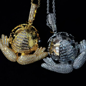 Lujo chapado en oro VVS Moissanite globo colgante personalizado Hip Hop manos Collar para hombres Streetwear collar con diseño de manos - Product Image 2