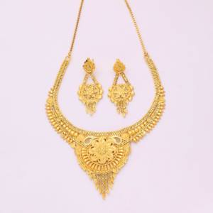 Venta al por mayor 14K 18K 24K oro lleno caja cadena diseño tradicional corto moda collares boda joyería conjunto Latón chapado en oro - Product Image 1