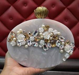 ROYAL NATURAL CRAFT Sculpture artisanale en résine pure Modèle Pochette pour femme Couleur rouge Design ange Mariage Fête Mode féminine - Product Image 5