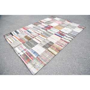 พรมปูพื้นลายต่อผ้าสไตล์ตุรกี ขนาด 5.5x7.5 ฟุต สีขาวลายตาราง วินเทจ ทำจากขนสัตว์ - Product Image 2