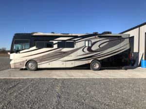 Autocaravanas Tiffins Phaeton a Precio Accesible, Remolque de Viaje con Construcción de Aluminio y Acero, Interior Espacioso para 4-6 Personas, Aventura - Product Image 4