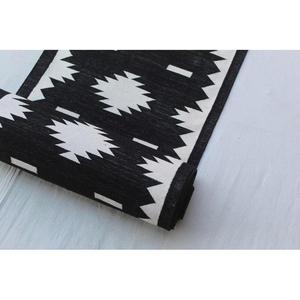 Tapis de sol moderne en jute tissé à la main, kilim noir et blanc géométrique 2x6 pieds, lavable, pour adolescents - Product Image 2