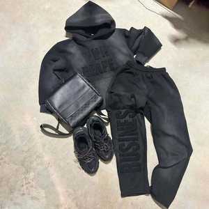 Ensemble de survêtement évasé et sweat-shirt court avec patch brodé et délavage acide pour la personnalisation de vêtements (vente en gros) - Product Image 1