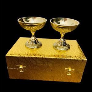 Ensemble de 2 verres à Martini en laiton gravé et tasse Barware et accessoires de fête Tasse à vin et verre en métal émaillé avec boîte-cadeau - Product Image 3
