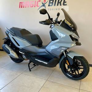 SYM ADX 300 con Opciones de Cilindrada de 150cc, 50cc y 125cc - Product Image 1