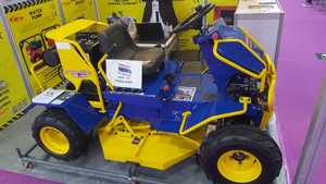 Mode de démarrage électrique de bonne performance Tondeuses à gazon diesel 4WD Tondeuse à gazon avec roues arrière hautes - Product Image 6