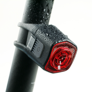 Kit d'éclairage LED pour vélo rechargeable avec batterie intégrée OEM ODM pour la conduite nocturne, lampe de vélo portable - Product Image 4