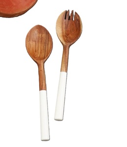 100% ensemble de serveur de salade en bois naturel avec poignée imprimée en émail coloré pour la maison hôtel restaurant et restauration outils utilisés - Product Image 1