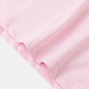 T-shirt respirant pour homme au design épuré, tissu extensible et coupe décontractée, idéal pour les journées d'été et confortable au quotidien - Product Image 5