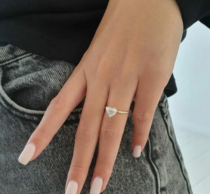 Bague en diamant taillé en coeur en or massif 10 carats diamant cultivé en laboratoire bague de fiançailles en diamant taillé en coeur de mariage bague Halo cachée - Product Image 2