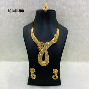 สร้อยคอยาวชุบทองพร้อมกล่องลายดอกไม้เครื่องประดับทองเหลืองคลาสสิกสำหรับงานเลี้ยงและงานแต่งงาน - Product Image 1