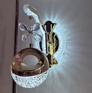 Appliques murales luxueuses et glamour en métal et en verre résistantes à la décoloration, idéales pour une utilisation intérieure et extérieure à long terme, décoration murale incroyable - Product Image 2