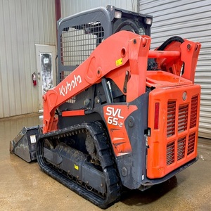 Chargeuse compacte sur chenilles Kubota SVL65-2 d'occasion pour travaux agricoles et de construction - Product Image 2