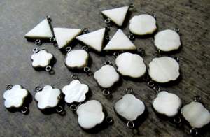 Conector de bisel de doble bucle Briolette de forma elegante de nácar natural - Product Image 3