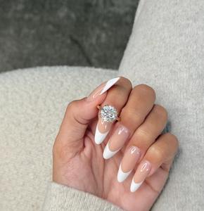 Anillo de Compromiso Solitario con Diamante Cultivado en Laboratorio de Corte Redondo de 5.00 Quilates, Engaste de Doble Garra Catedral, Oro Amarillo de 18k, Certificado GI - Product Image 1