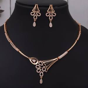 Ensemble collier et boucles d'oreilles pour femmes tendance et haut de gamme, plaqué or, alliage de haute qualité, zircone cubique (AD), cadeau de mariage, fête quotidienne - Product Image 2