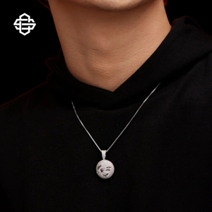 Collar con colgante de diamante de lujo, cara de guiño, Plata de ley con CZ blanca y negra, joyería de moda para hombres y mujeres - Product Image 2