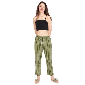 Pantalon de pyjama Evolve pour femme en coton imprimé, coupe décontractée, avec fermeture boutonnée et poches, vêtement d'intérieur doux en tissu tissé, couleur olive - Product Image 1