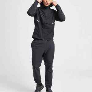 Chaqueta Negra Minimalista con Capucha para Hombre de Alta Calidad, Ropa de Invierno Personalizada, Impermeable, Cortavientos, Transpirable, con Cierre Frontal - Product Image 2