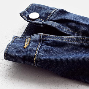 Chaqueta Vaquera Corta Personalizada para Mujer, Corte Holgado, Color Sólido, Lavado Oscuro, Mezcla de Poliéster/Algodón, Resistente al Viento, Transpirable, con Acabado en Aerosol y Botones - Product Image 5