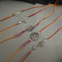 Rakhi en laiton oxydé, design artistique unique, pour frère, formes variées, aspect antique, pour la célébration du Raksha Bandhan