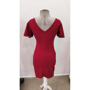 Vestido de crepé importado con cuello cruzado y volantes laterales para mujer, 35063 - Rojo - Product Image 5