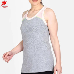 Camiseta deportiva transpirable y ligera para mujer, ideal para entrenamiento y actividades al aire libre, en oferta online. - Product Image 5