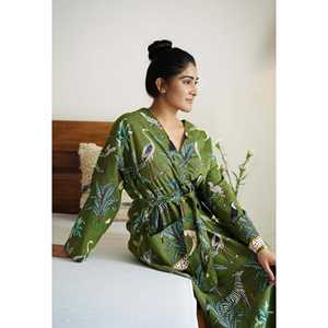 Bata de Baño Personalizable con Estampado de Animales Transpirable, Estilo Jungle Joy, para Familias, Romántica, Ideal para la Noche de Invierno en Casa - Product Image 4