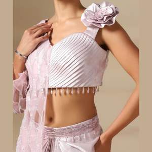 Nuevo vestido Lavender Fusion en brillo de lentejuelas e intrincado trabajo manual vestido de tela importado de lujo para todas las ocasiones de India a granel - Product Image 3