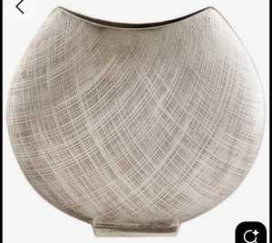 Florero de Aluminio Plateado Pulido Moderno y de Lujo - Decoración de Metal Texturizado de Alta Gama para Hoteles y Salas de Estar - Product Image 5