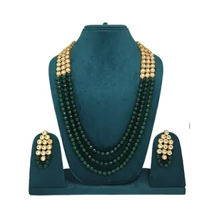 Ensemble de collier de luxe Kundan avec perles vertes longues et plaqué or 24 carats en cuivre, bijoux de mariée raffinés pour les mariages - Product Image 1