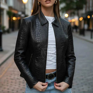 Veste en cuir gaufré élégante pour femmes avec technologie tricotée, design léger et écologique, finition lisse, texture luxueuse - Product Image 3