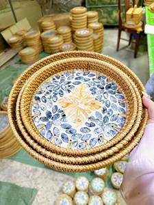 Bandeja de ratán con incrustaciones de nácar, bandeja decorativa hecha a mano de ratán natural para servir y mesa de comedor de Vietnam - Product Image 2