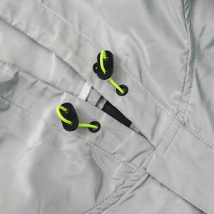 Chaqueta de colores contrastantes lisos personalizada, chaqueta cortavientos con capucha impermeable ligera para hombre con logotipo personalizado de alta calidad para hombre - Product Image 4