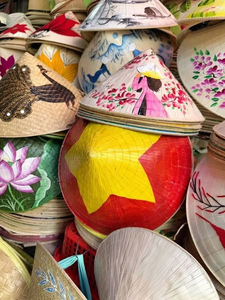 Chapeau conique en feuille de palmier Vietnam fait à la main léger et confortable - Product Image 6