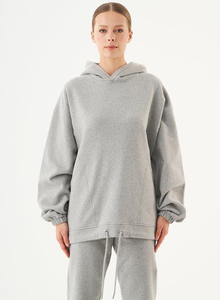 Sudadera con capucha gris acogedora con dobladillo ajustable Comodidad de moda para todas las estaciones Versátil para cada ocasión Perfecto para capas - Product Image 3