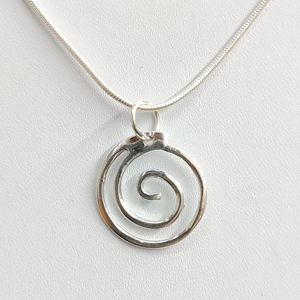 Colgante de Plata de Ley de 1.4 Gramos con Baño de Oro y Cadena de Acero Inoxidable con Diamante y Perla para Regalos Cristianos y Compromisos - Product Image 1