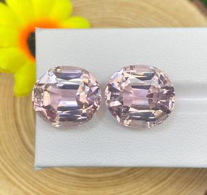 Kunzite rose naturelle paire de forme coussin à facettes parfaite pour la fabrication de bijoux pierre précieuse rare de haute qualité - Product Image 1